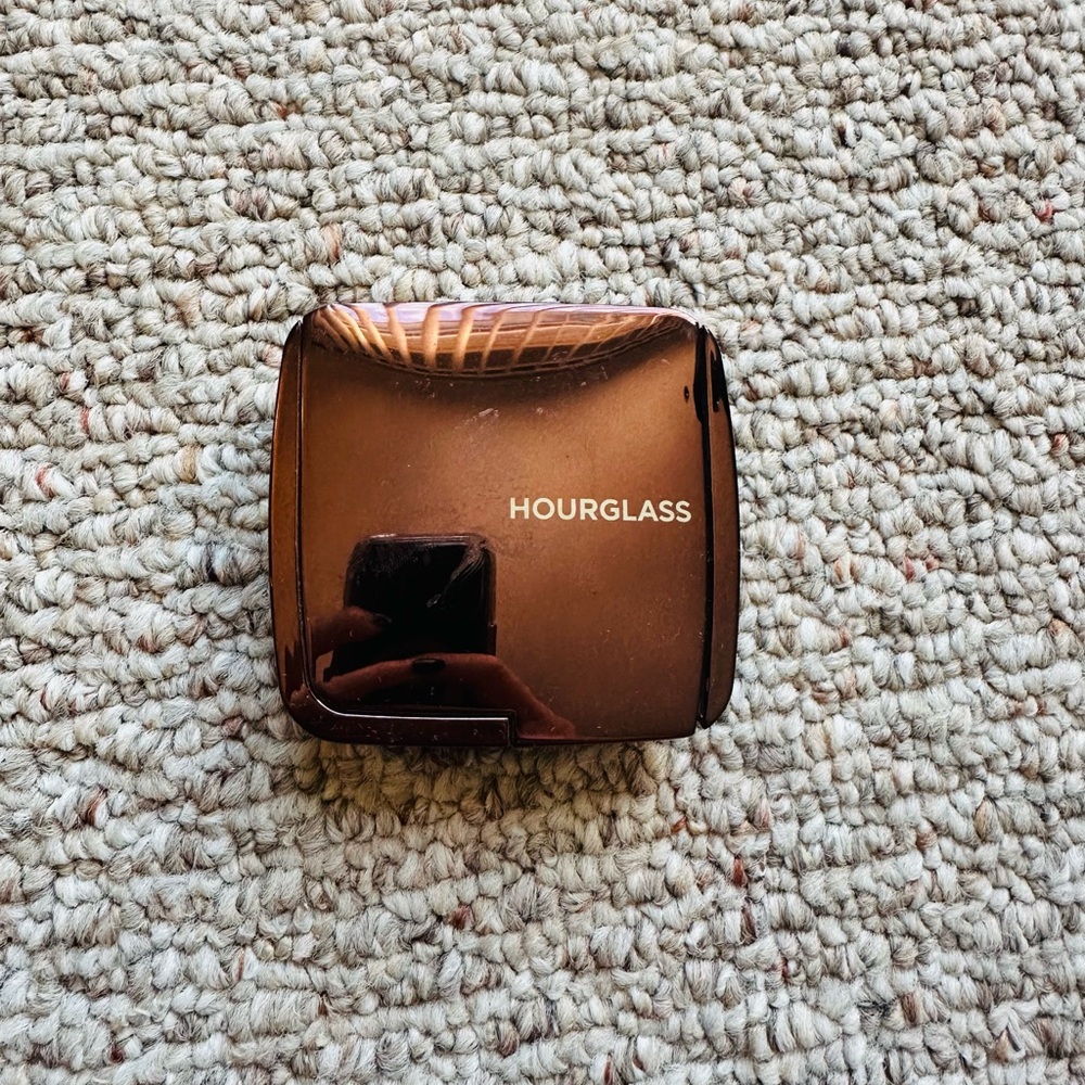 Hourglass Ambient Lighting Powder. Used a few times. Doesn’t match my skin tone.